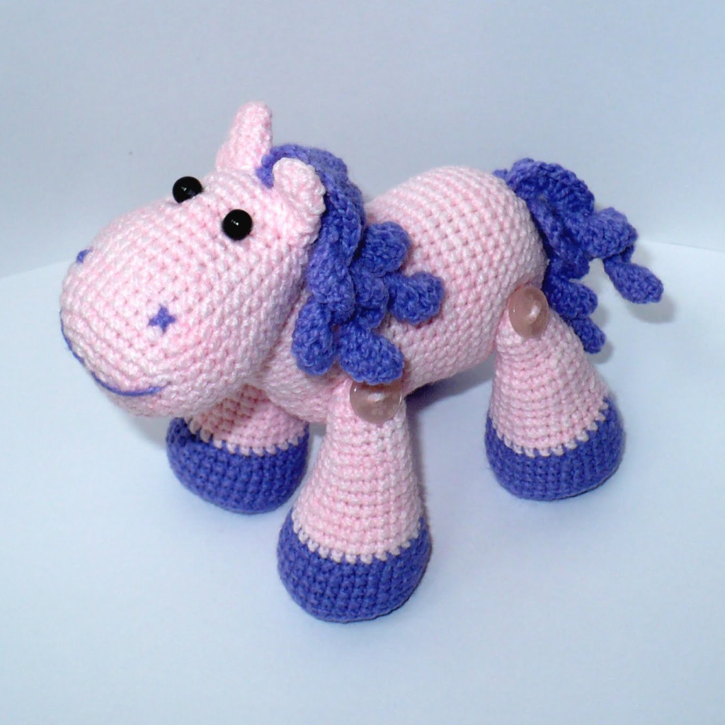 Вязаная лошадь