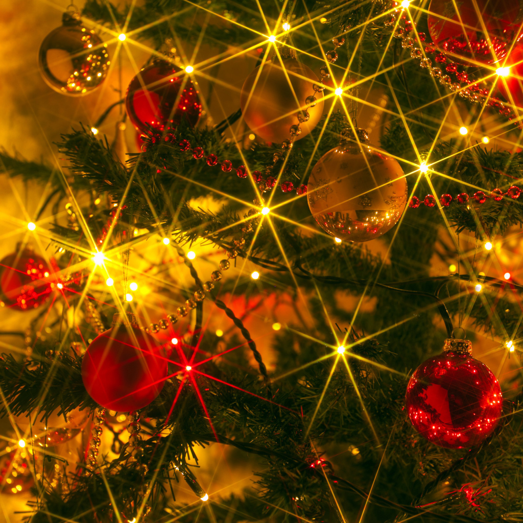 Новогодняя елка удивительные украшения 2014