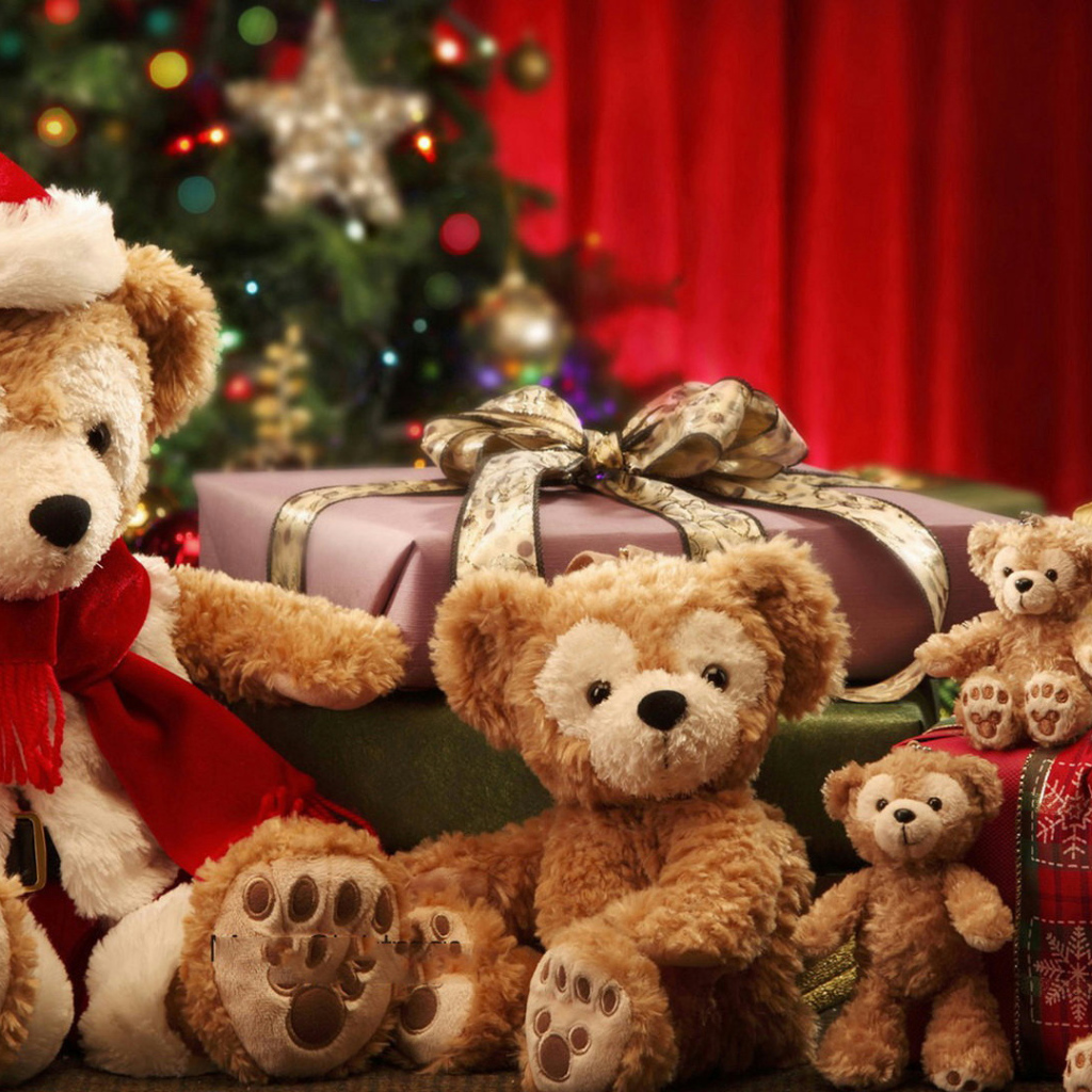 Новогодняя елка и медвежата