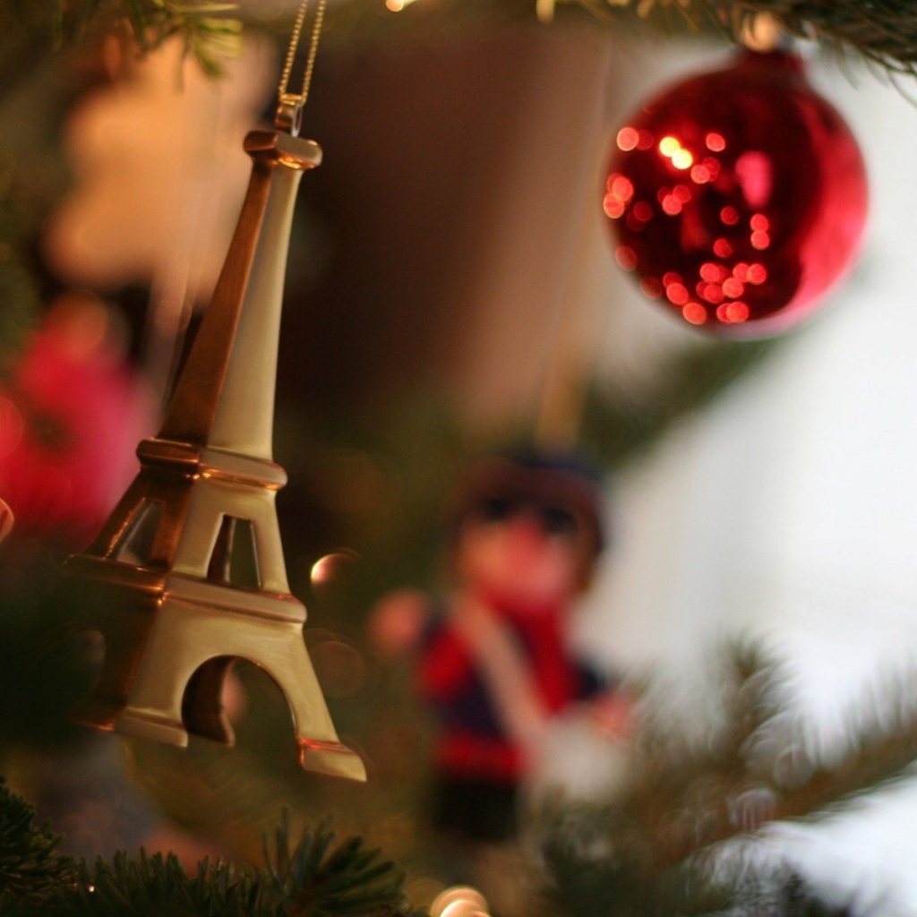 Новогодняя елка в Париже