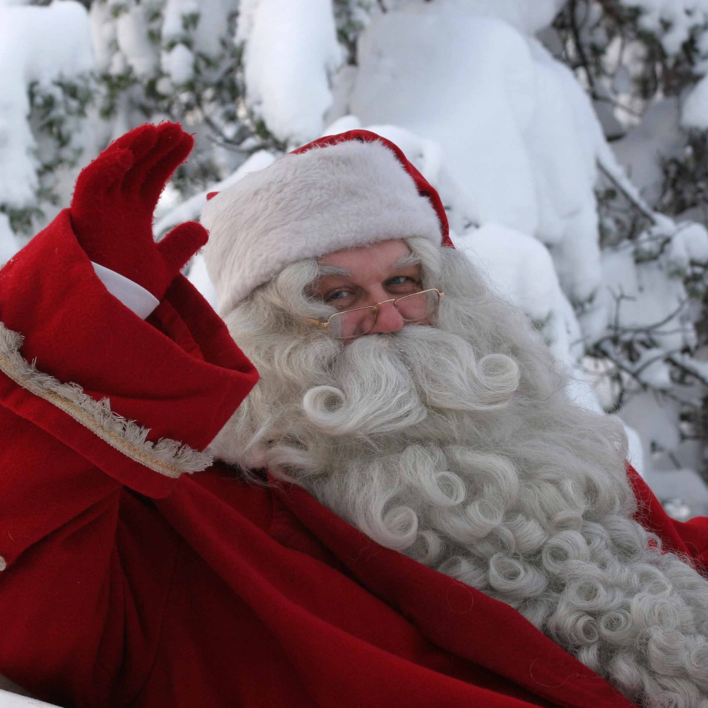 Дед Мороз везёт подарки