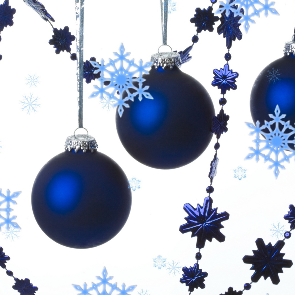 Глупые снежинки тают на гирляндах