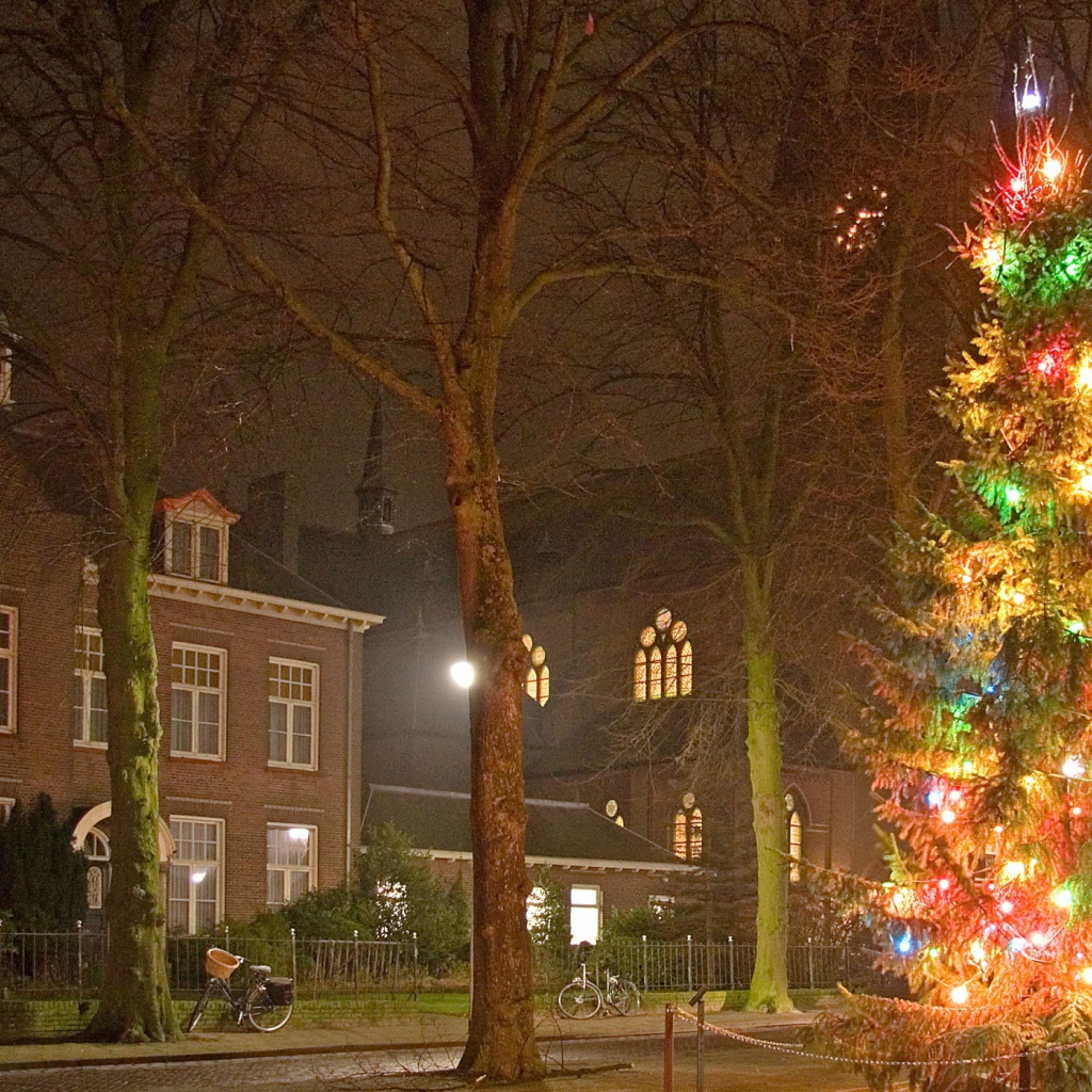 Простая но красивая новогодняя елка