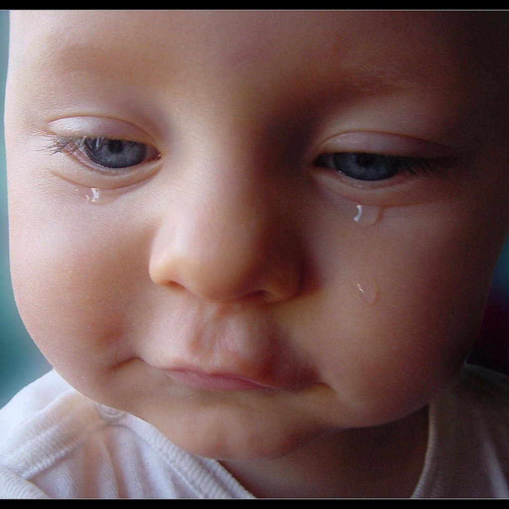 Ребенок плачет