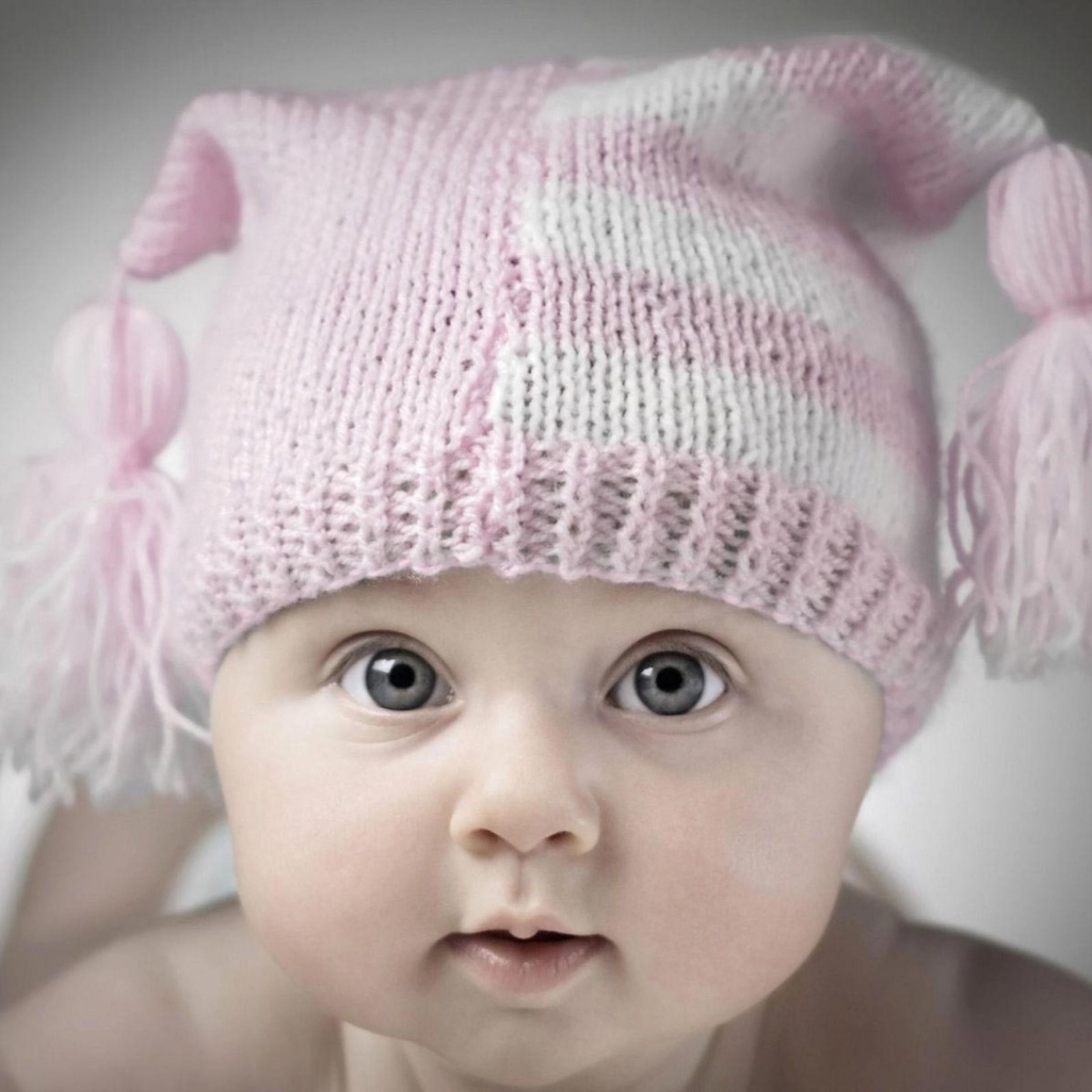 Ребенок в шапочке
