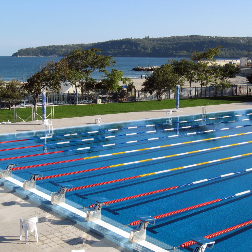 Бассейн для спортивного плавания