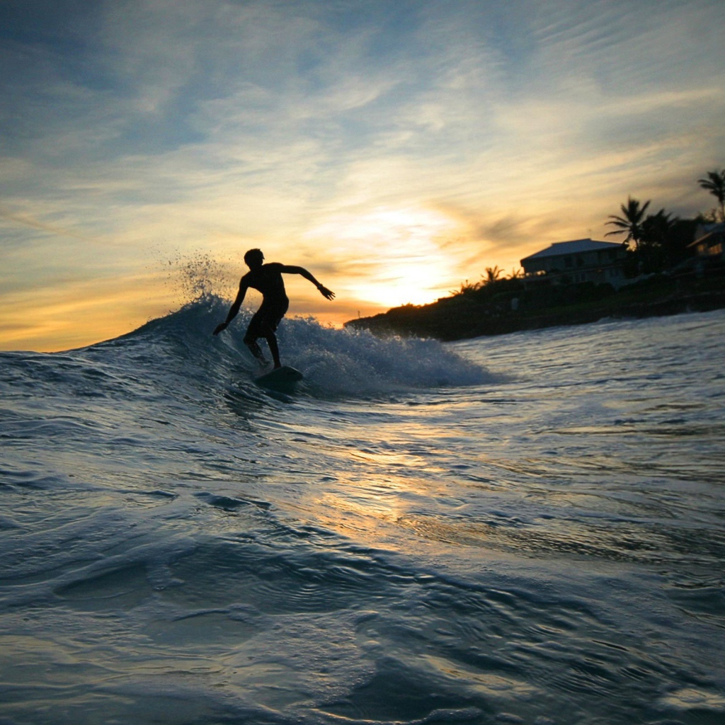 Серфер на закате