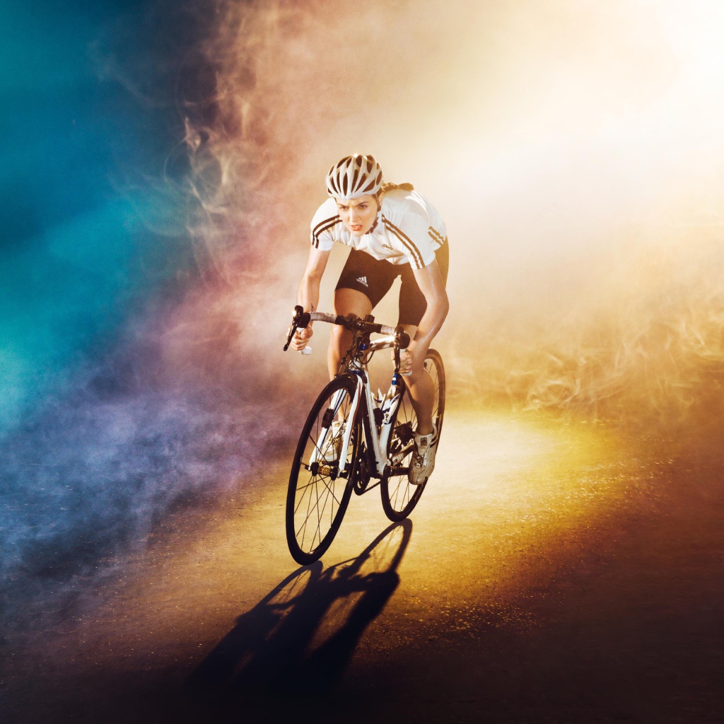 Велосипедист в движении