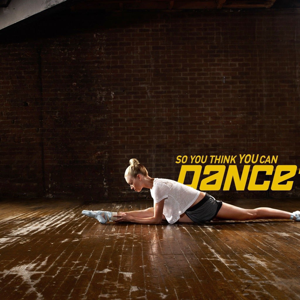 Девушка танцор на шпагате