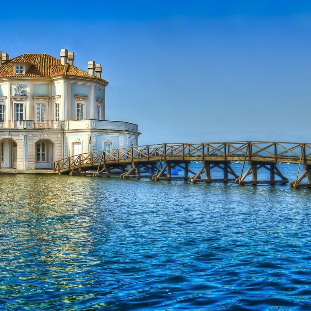 Дом на воде в Италии