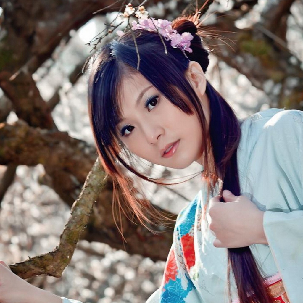 Японская девушка в кимоно
