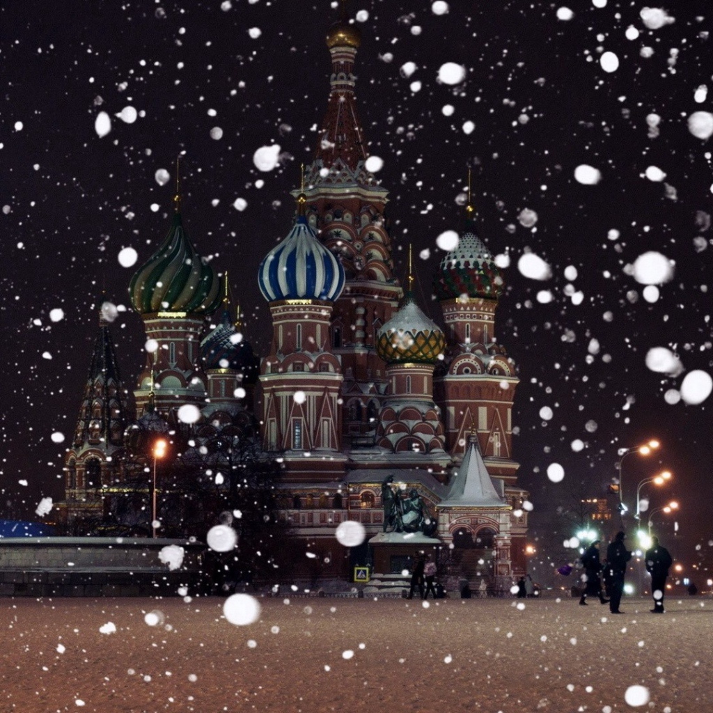Красная площадь во время снега