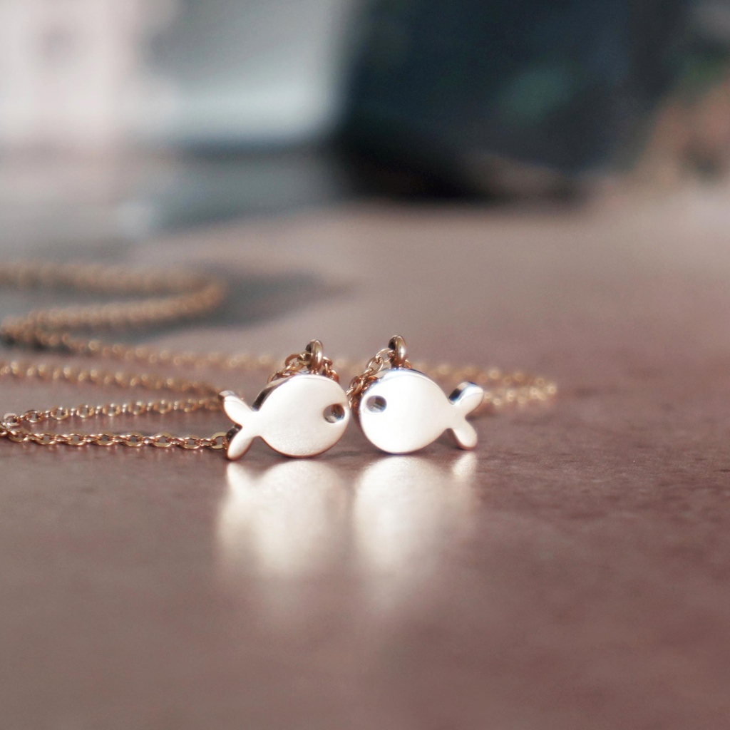 Кулон, рыбы