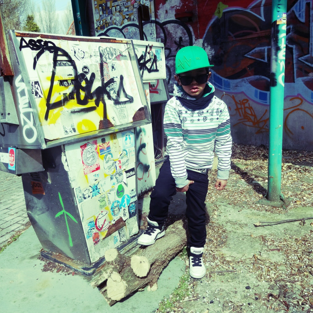 Мальчик в зелёной кепке, swag