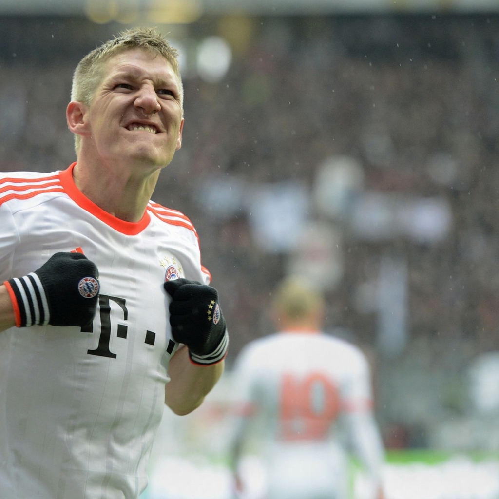 Бавария Бастиан Швайнштайгер забил гол