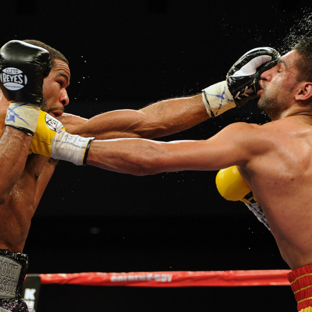 Боксер Риддик Боу сокрушительный удар