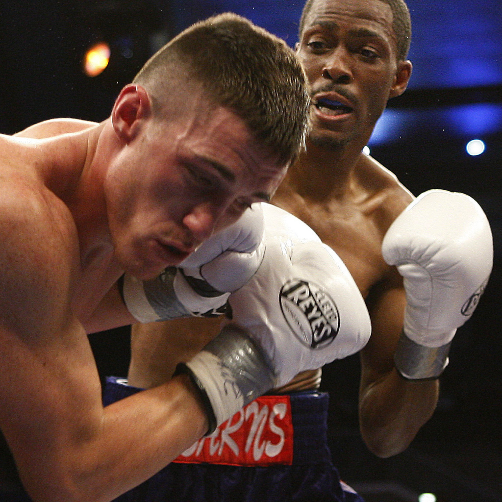 Боксер Томас Хернс сокрушительный удар