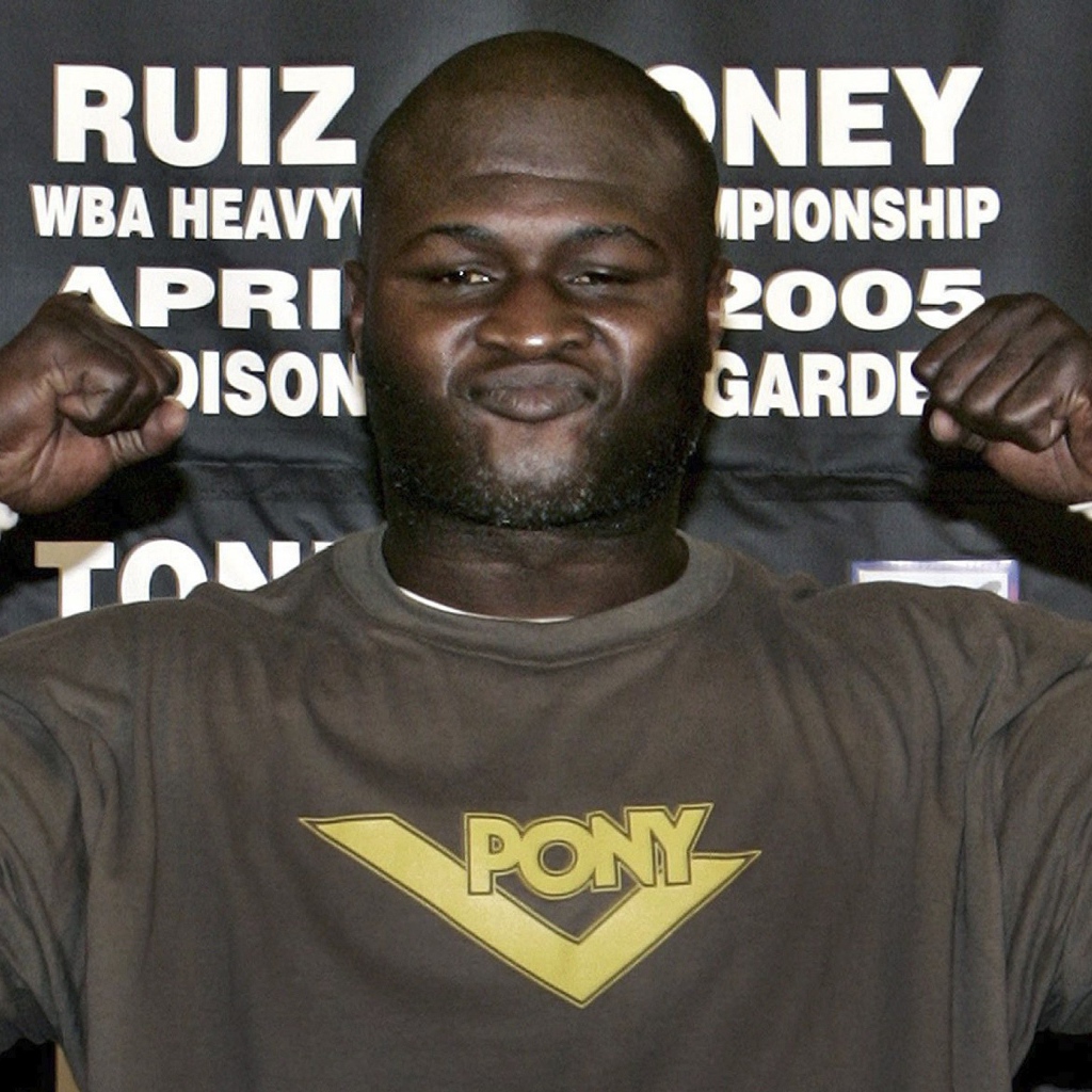 Чемпион Джеймс Тони