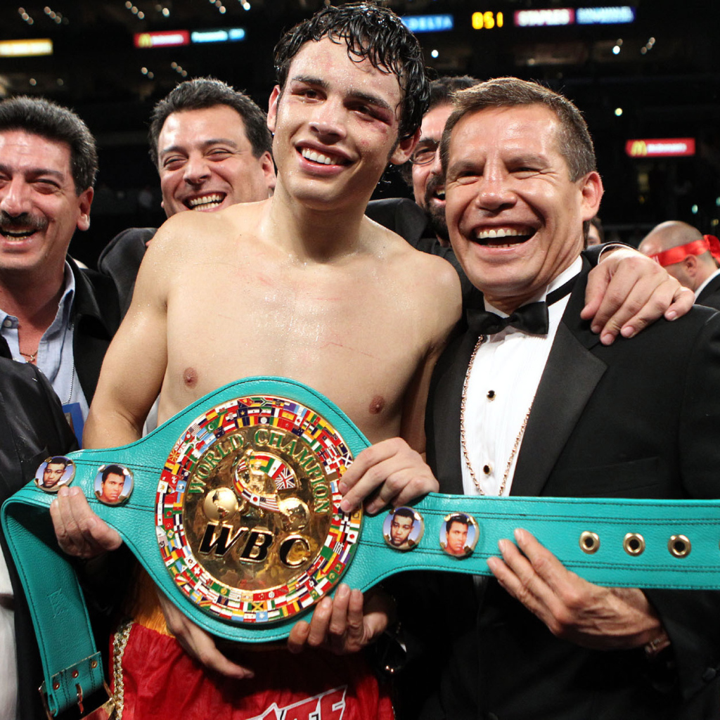 сауль альварес 2022. леникс луис боксер. великие боксеры. майк тайсон весовая категория. великие боксеры всех времен.