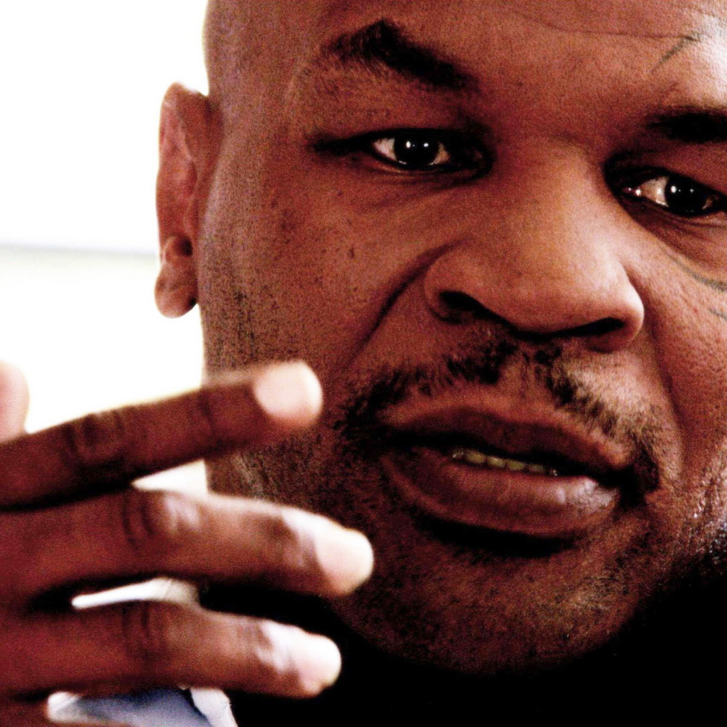 Известный боксер Майк Тайсон крупным планом