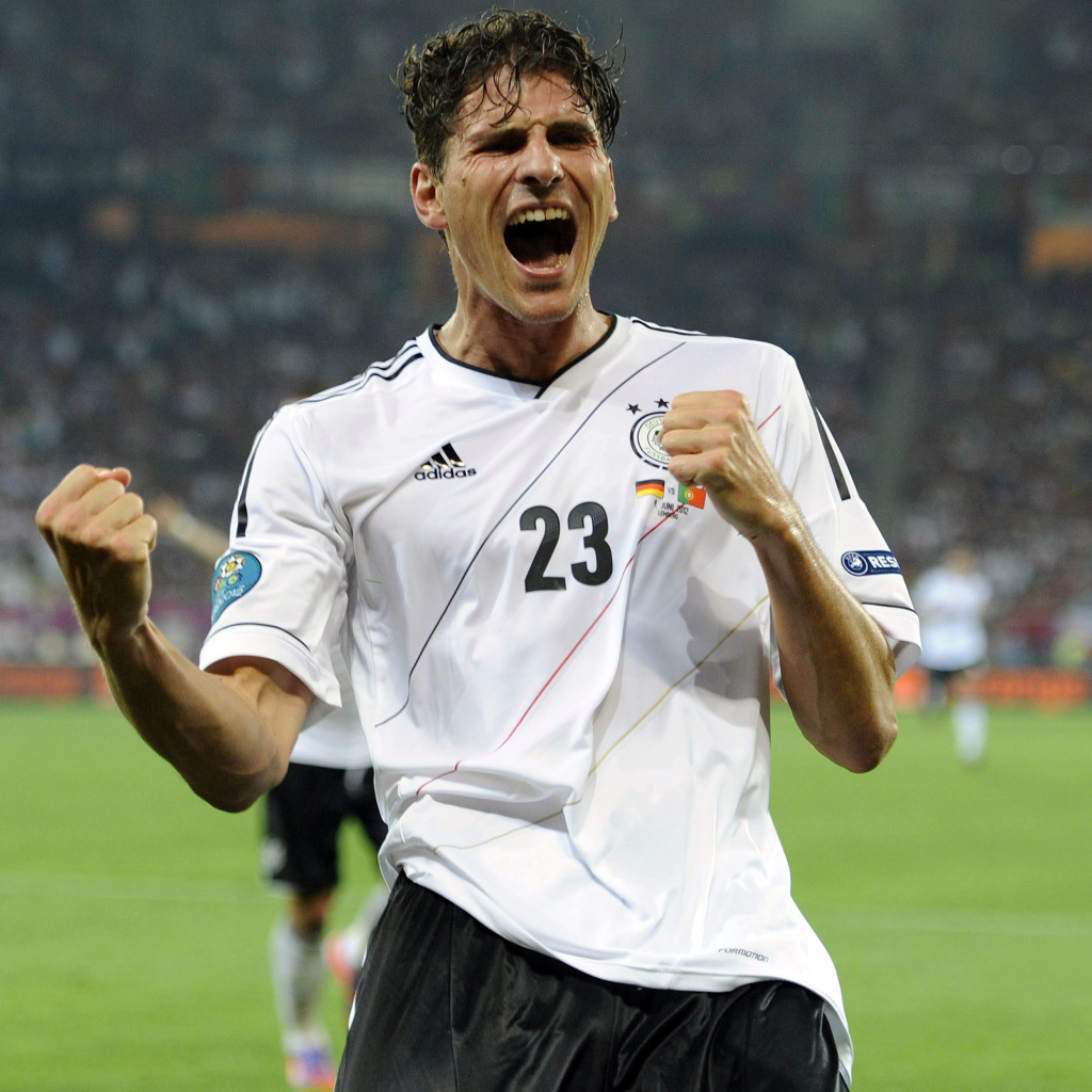 Фиорентина Марио Гомес стараясь забил гол