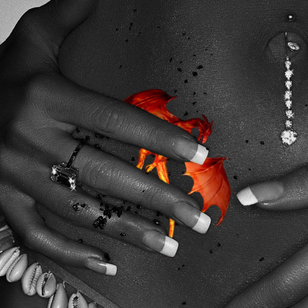 Девушка пирсинг пупка