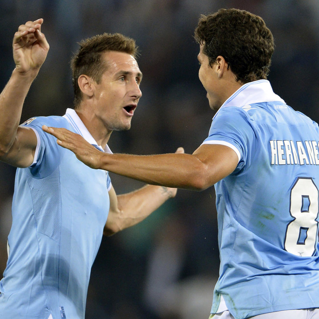 Лацио Мирослав Клозе празднует победу