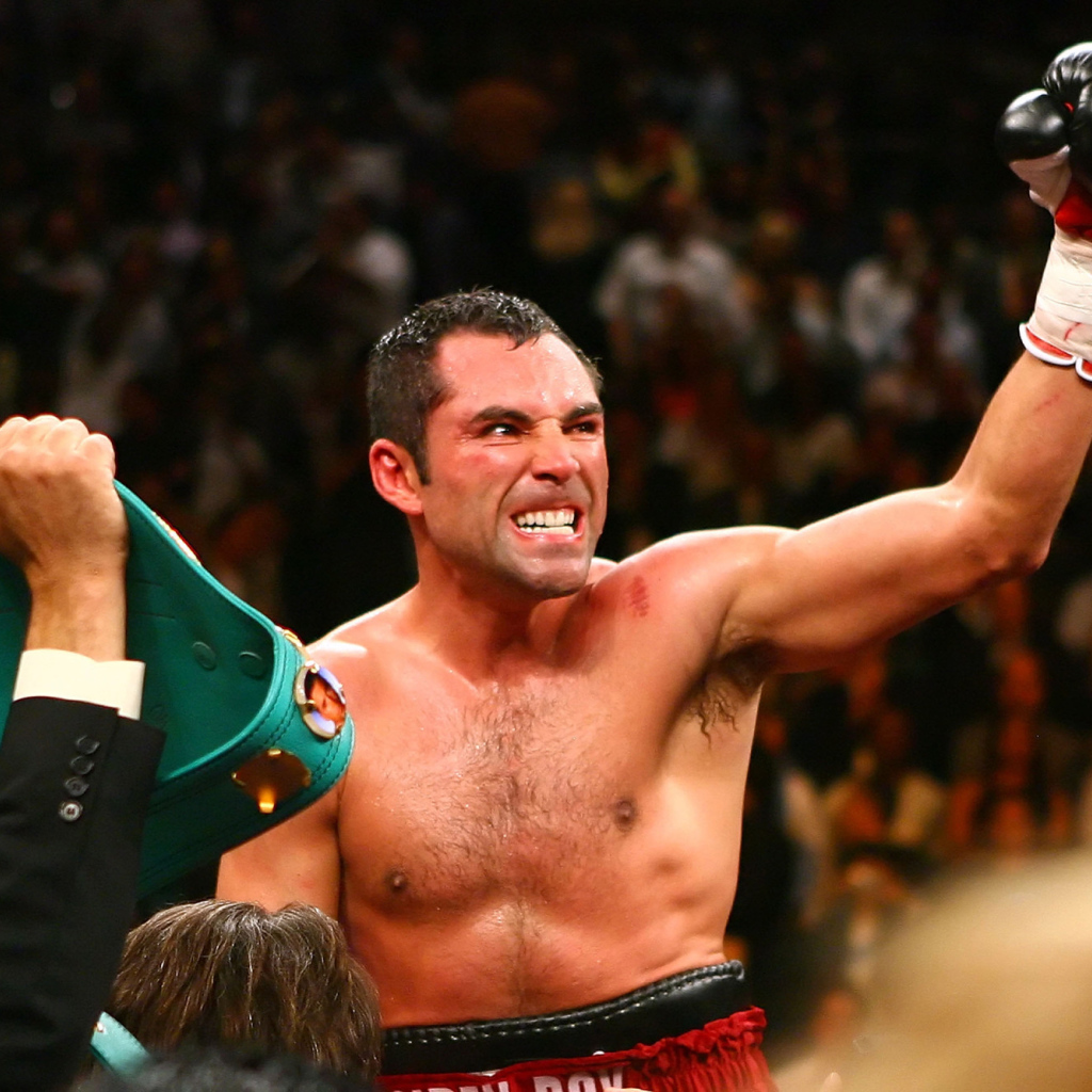 Легендарный боксер Оскар Дела Хойя выиграл бой