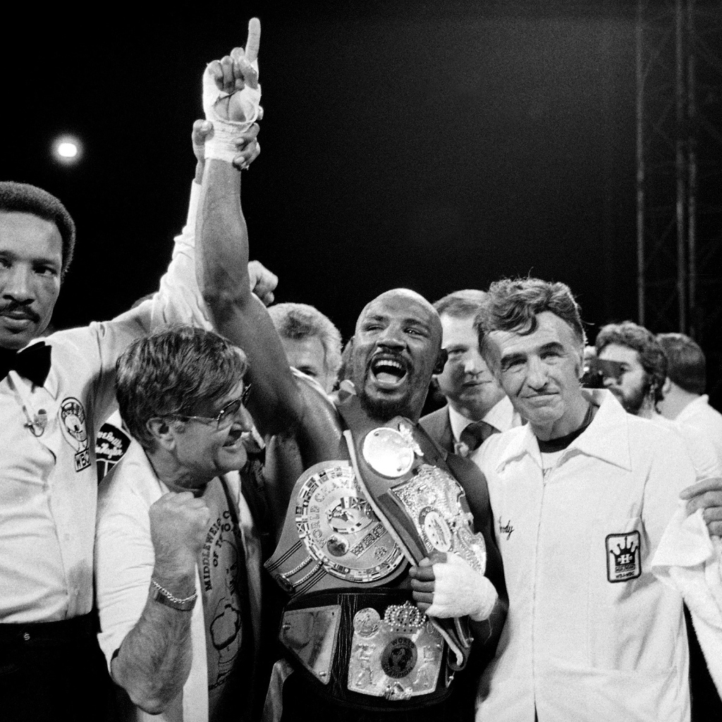 Легендарный боксер Томас Хернс выиграл чемпионат