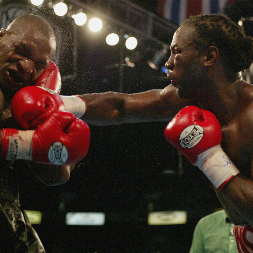 Легендарный боксер Леннокс против Майка Тайсона
