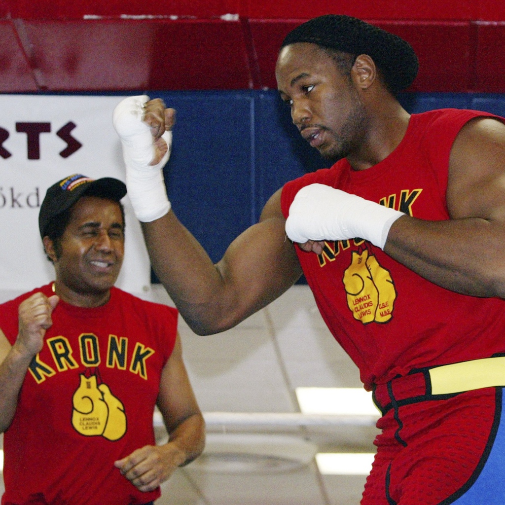 Леннокс Льюис тренируется