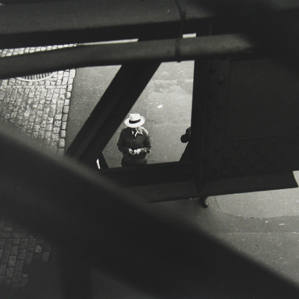 Мужчина с сигаретой, ретро фотография