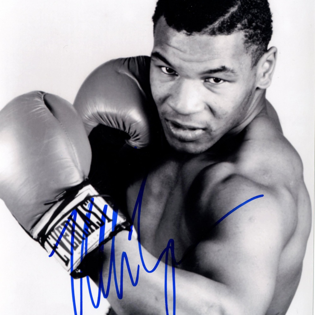 Майк Тайсон в темных тонах