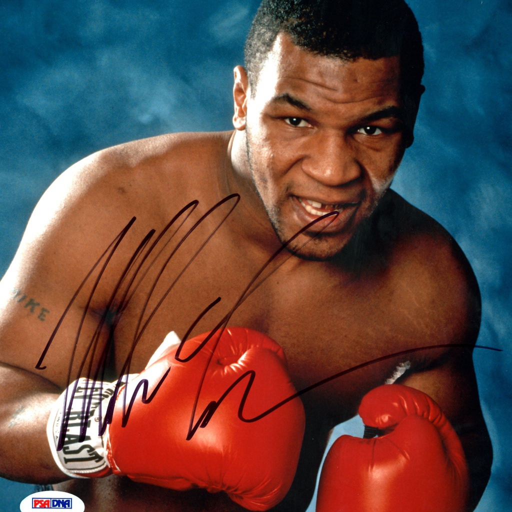 Майк Тайсон в красных боксерских перчатках