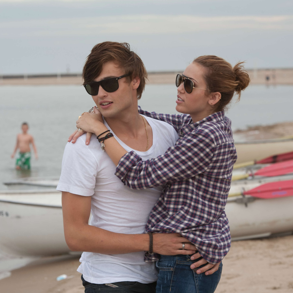 Майли Сайрус и Дуглас Бут, фильм Лето. Однокассники. Любовь