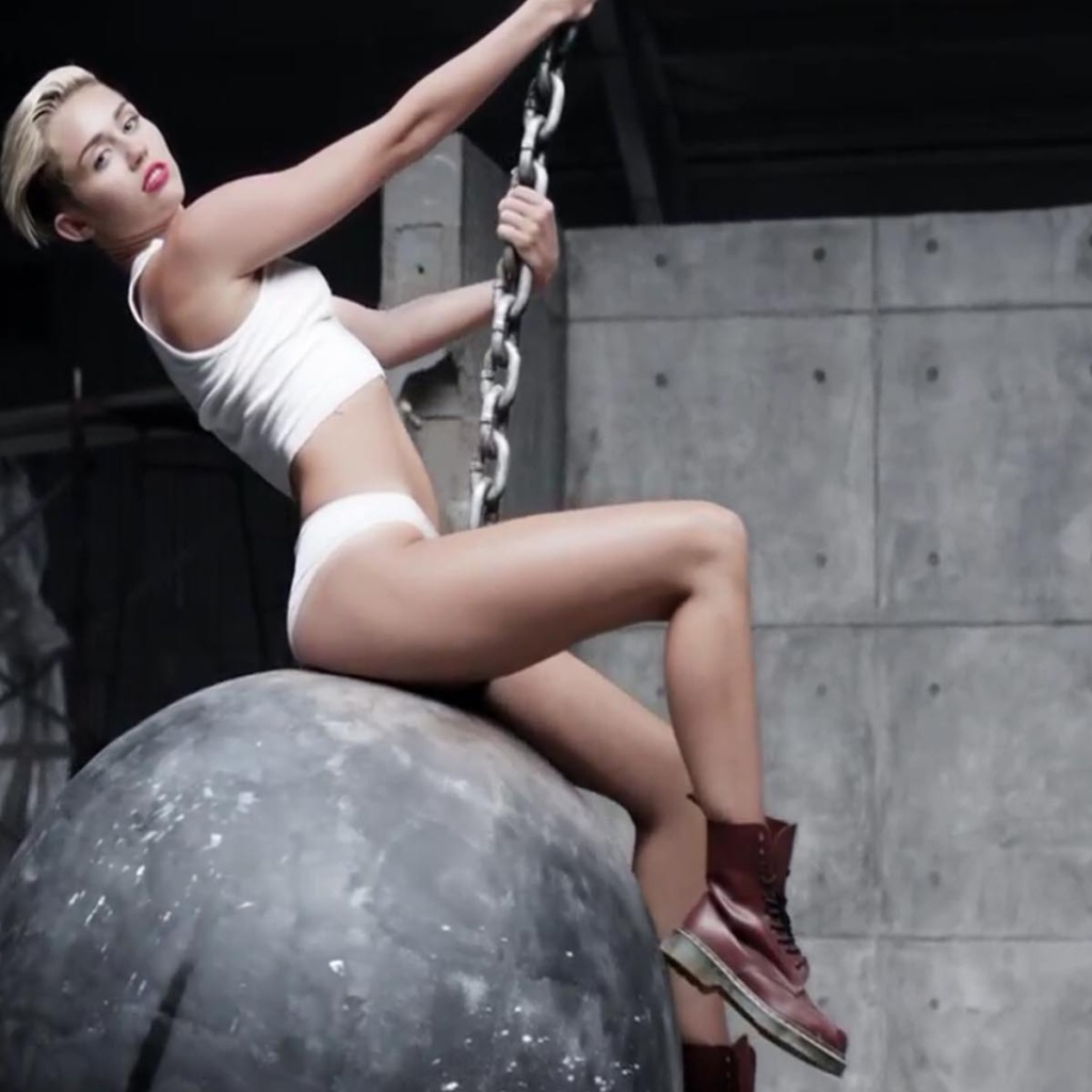 Майли Сайрус клип Wreckin Ball