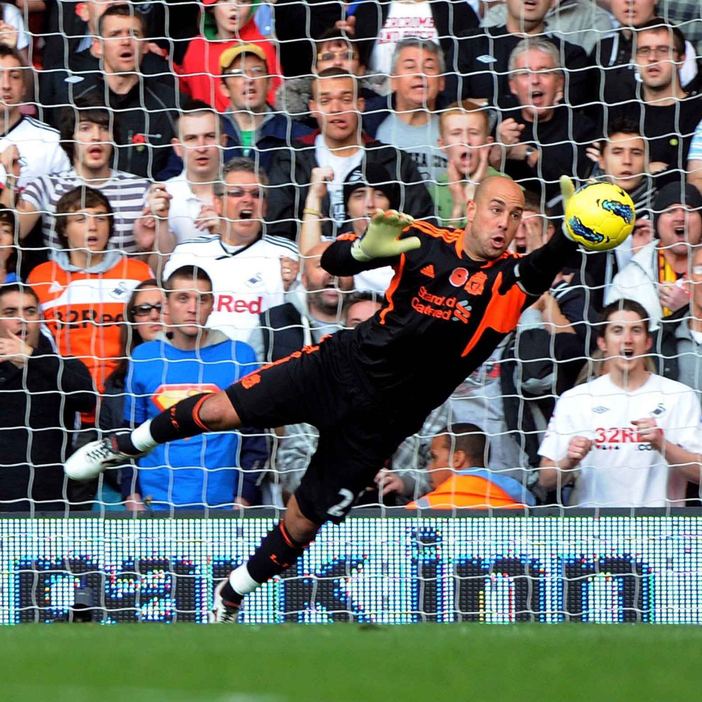 Наполи Пепе Рейна ловит мяч