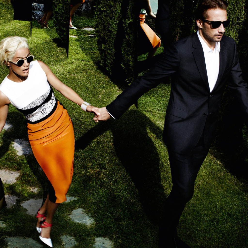 Фотография мужчины в костюме и женщины в платье