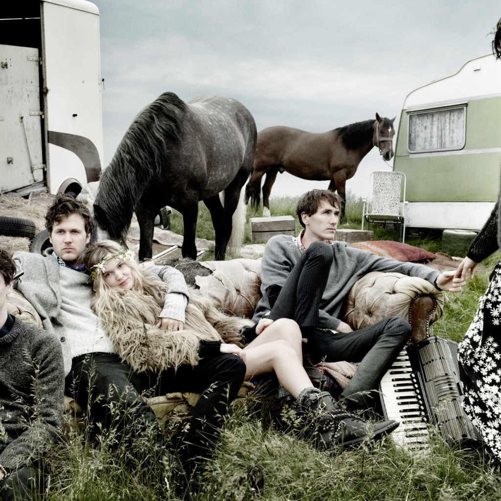 Фотография компании хиппи