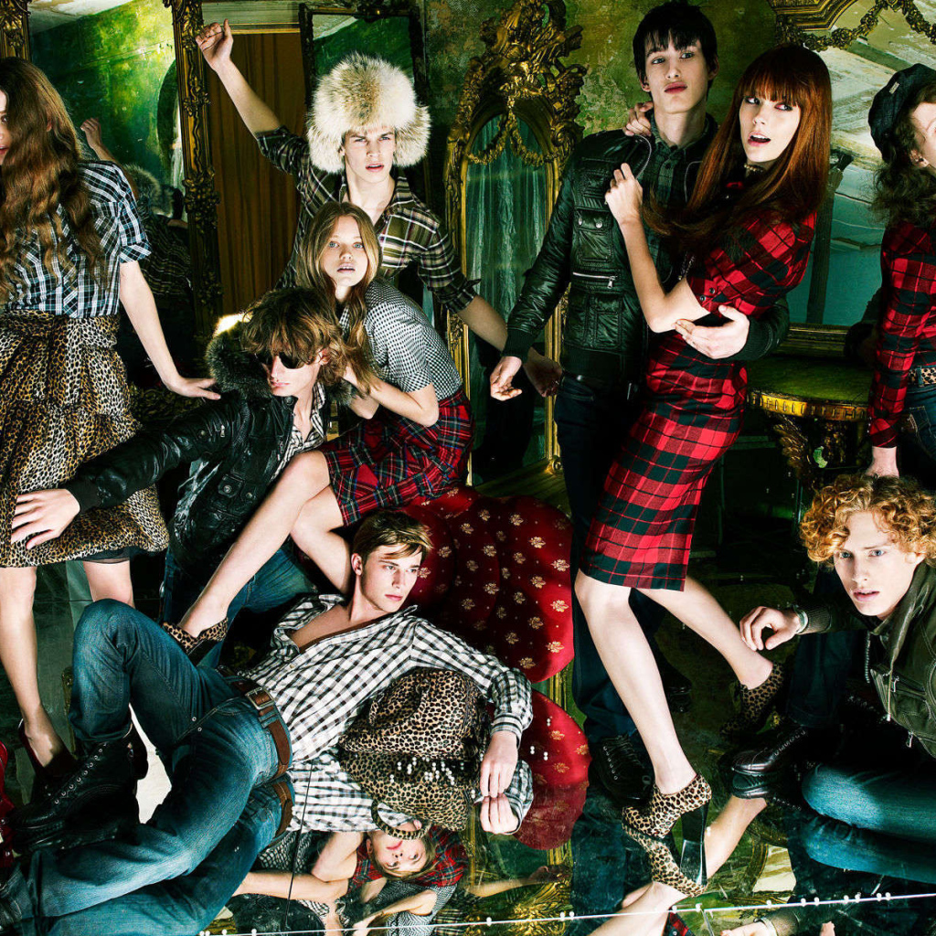 Фотография людей в модной одежде