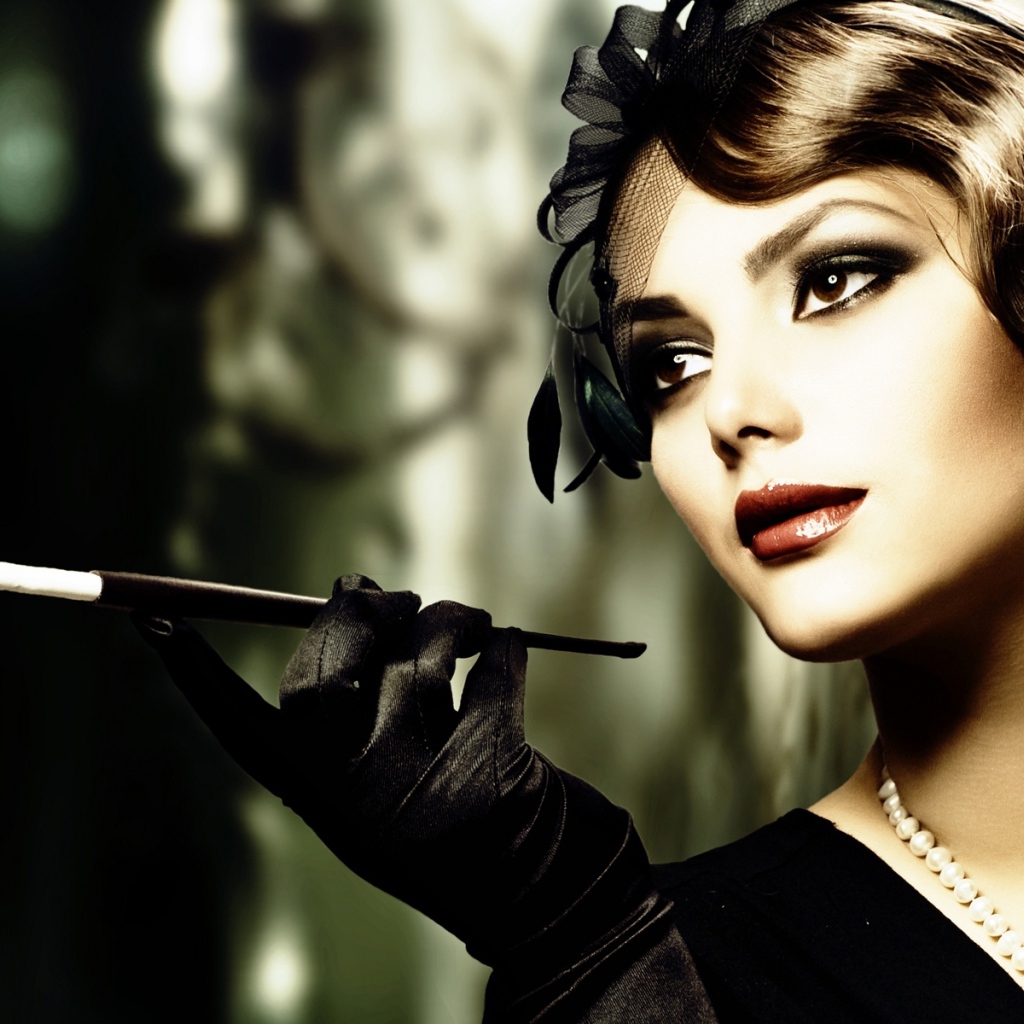 Ретро фотография девушки с сигаретой