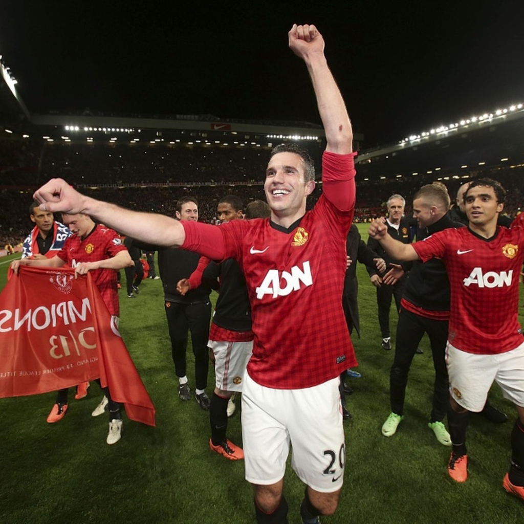 Лучший футболист Манчестер Юнайтед Робин ван Перси и его команда