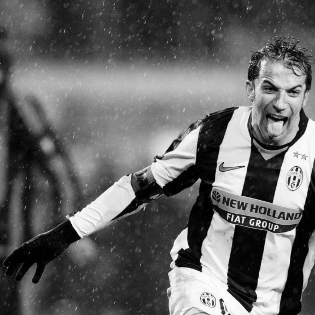 Лучший футболист Сиднея Алессандро Дель Пьеро в темных тонах