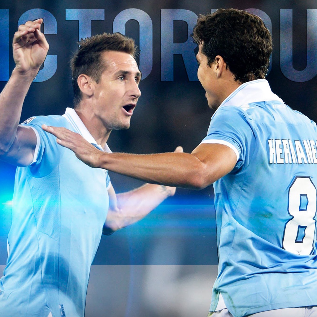 Лучший игрок Лацио Мирослав Клозе побеждает