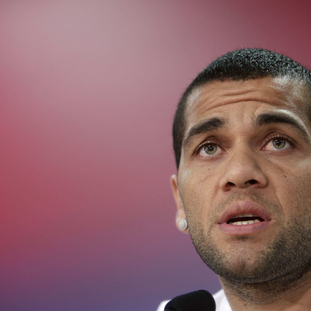 Футболист Барселоны Даниэл Алвес крупным планом