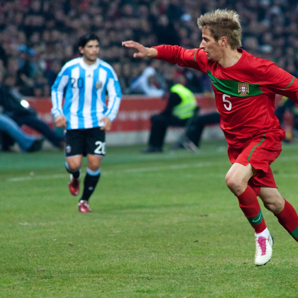 Футболист Реал Мадрид Фабиу Коэнтрау на поле