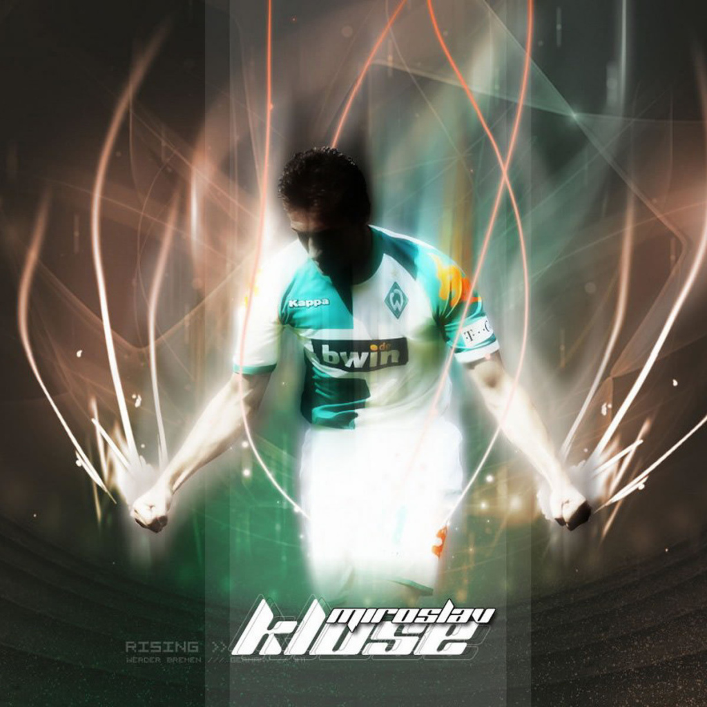  Нападающий Лацио Мирослав Клозе в огне