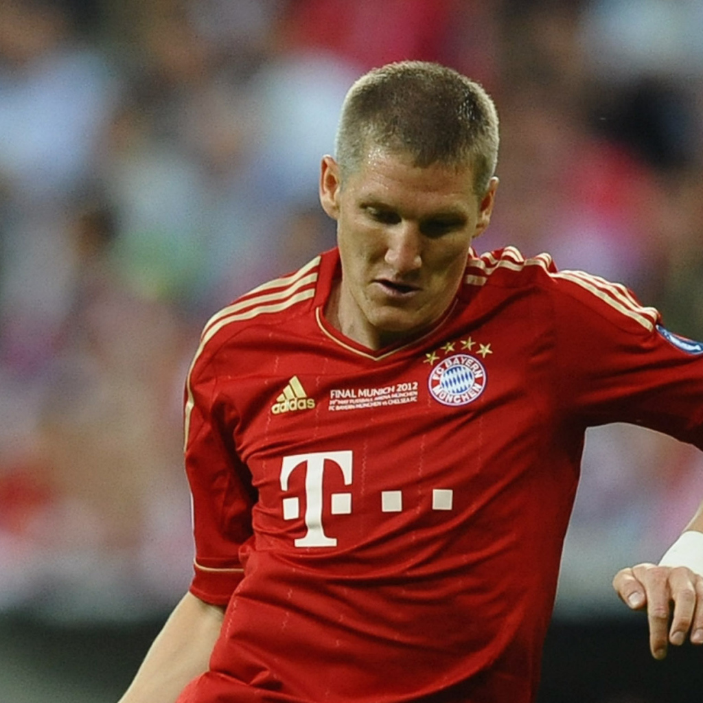  Полузащитник Баварии Бастиан Швайнштайгер