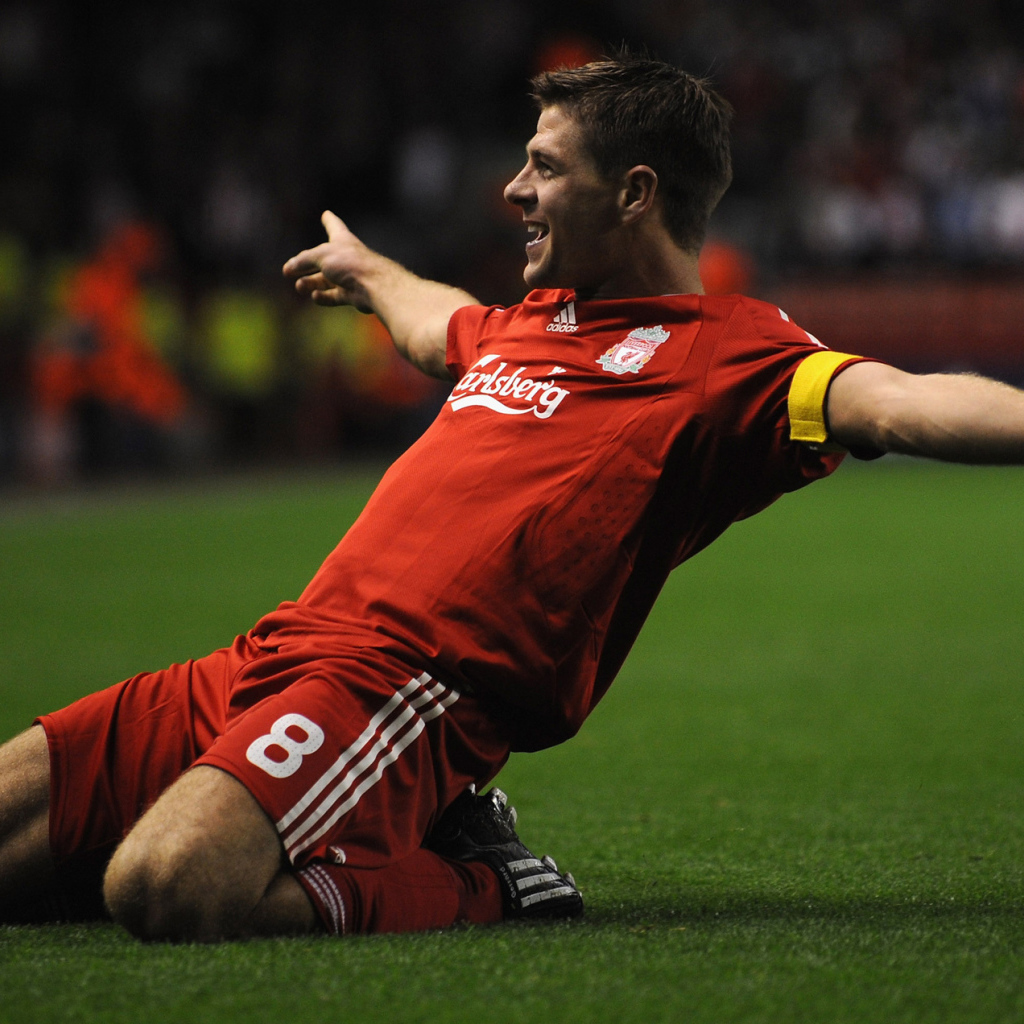 Полузащитник Ливерпуля Стивен после победы в игре