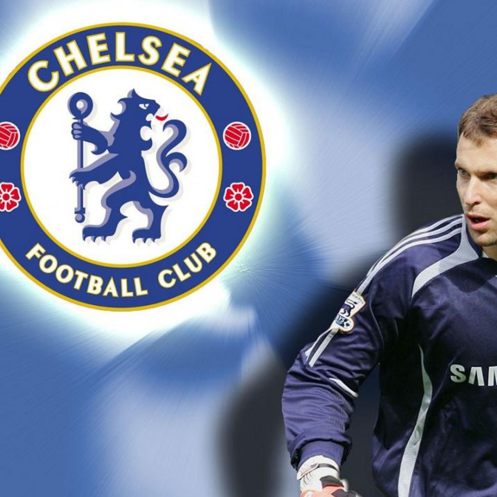 Игрок Челси Петр Чех на синем фоне